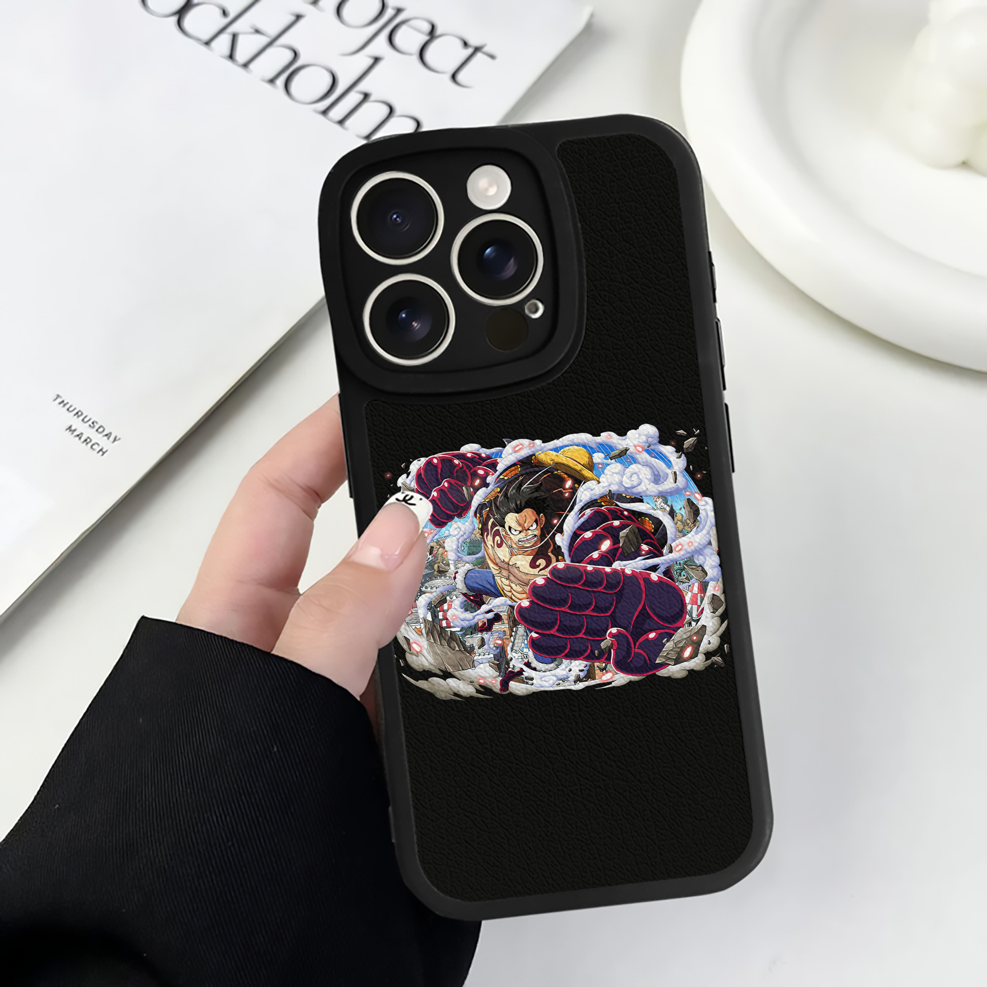 （画像用） ワンピース モンキー・D・ルフィ ONE PIECE Monkey D. Luffy 【iPhone 16シリーズ対応】シリコンスマホケース（レザー調） 材質：シリコン